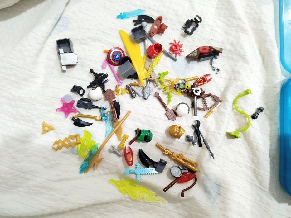 Продам Лего аксессуары и фигурки