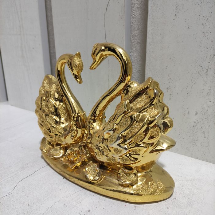 Статуэтка влюбленных лебедей