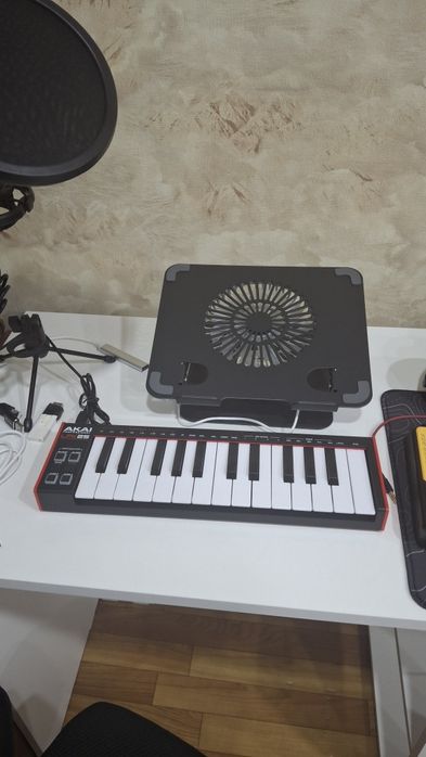 Миди клавиатура Akai