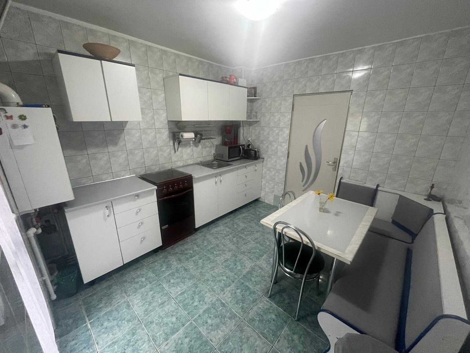Vand apartament 3 camere spațios în Slănic Moldova la poala muntelui