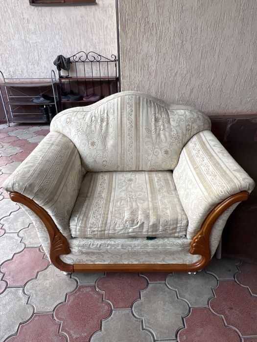 Кресло гостевое в хорошем состоянии