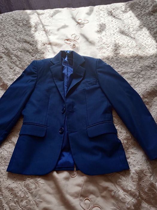Продам  синий школьный костюм
