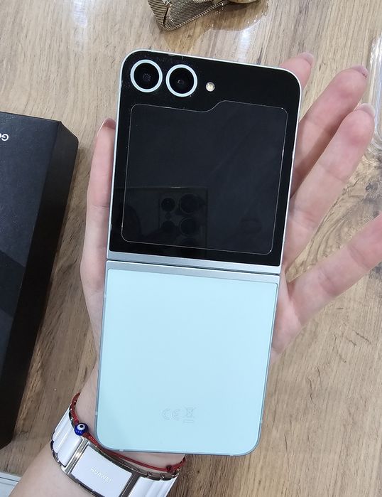 Samsung Galaxy Z Flip6