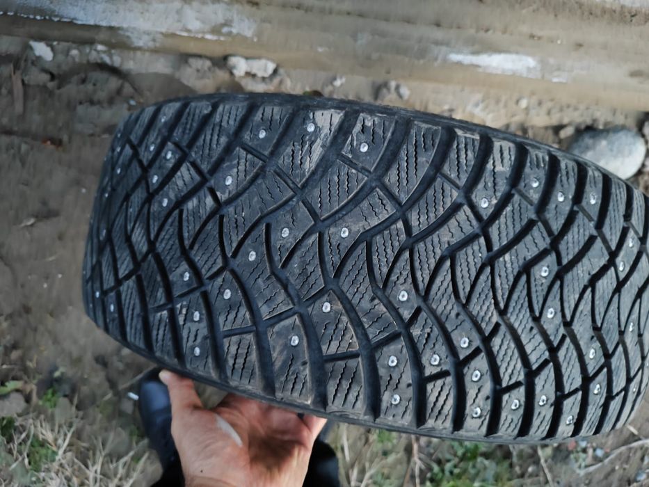 Шины зимние . Продам шины