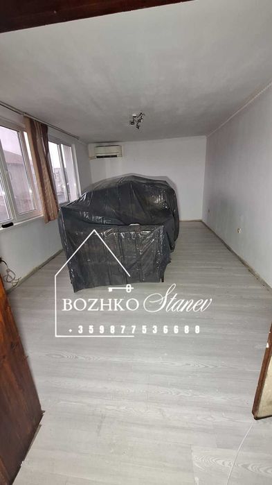 Продавам къща в гр. Долни Чифлик