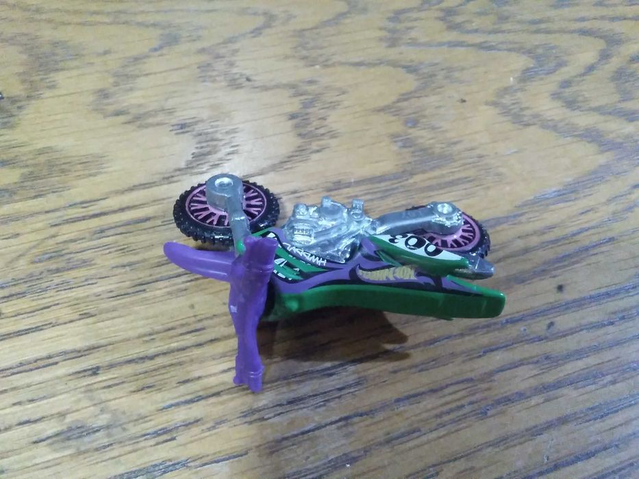 Маленькие игрушечные мотоцикл продаётся