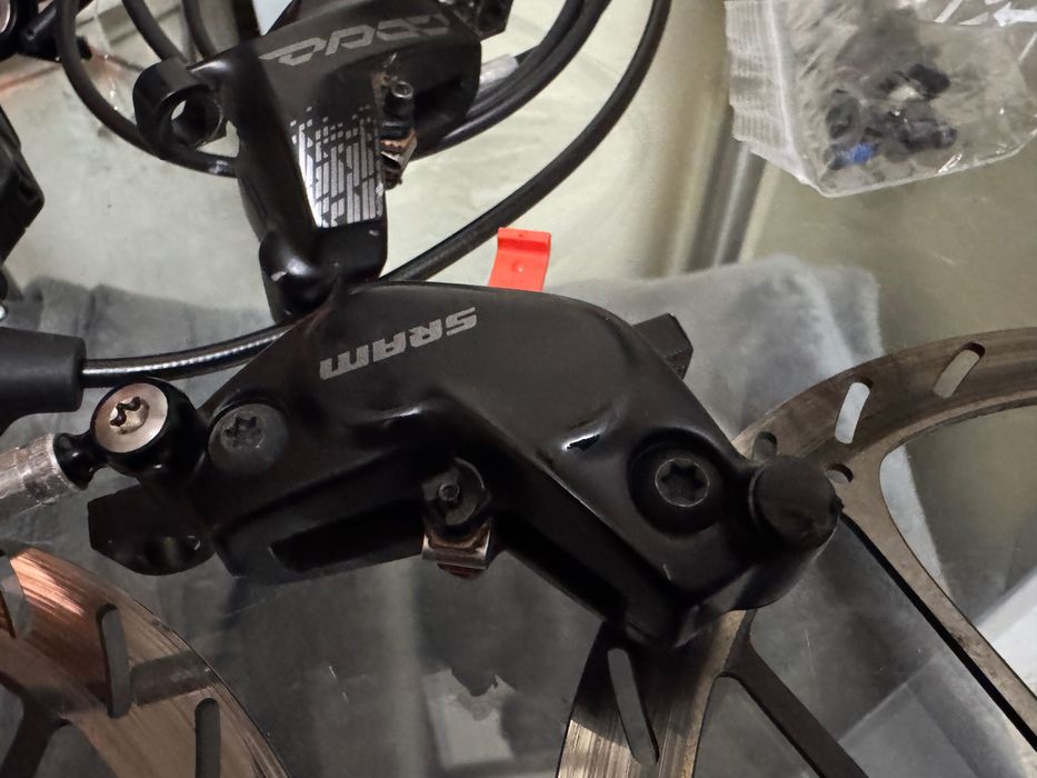 Спирачки SRAM CODE RS 4 бутални + ротори SRAM HS2 200 mm за велосипед