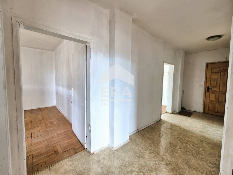 Продава се Тристаен апартамент в Кърджали, Център - 76 кв.м за 829 €/кв.м - Снимка #8