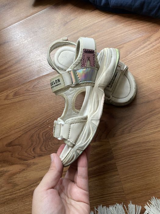 Детские сандалии