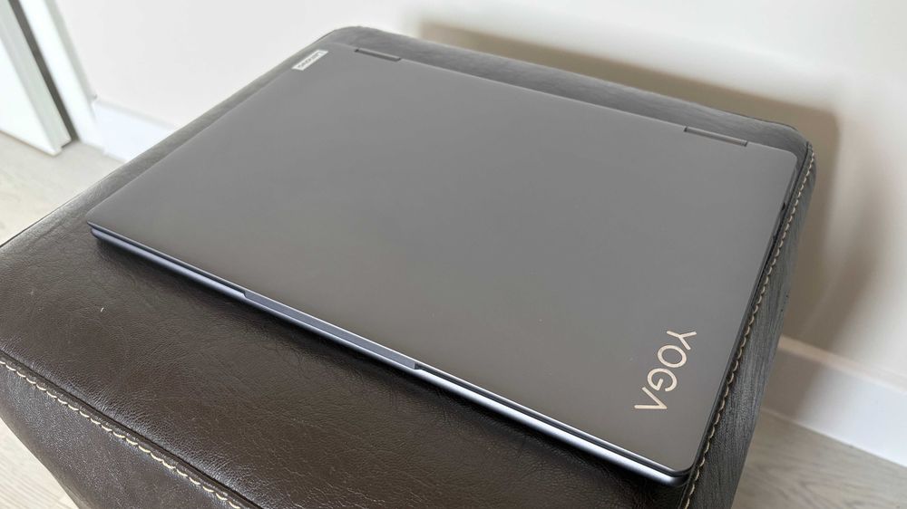 Lenovo Yoga 7 - 14" Touchscreen - Ryzen 7 - 32GB DDR5 - 1TB NVMe