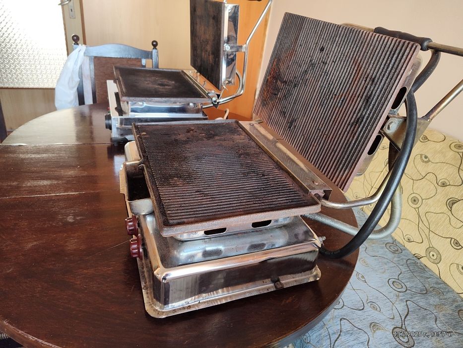 Тостер преса за сандвичи