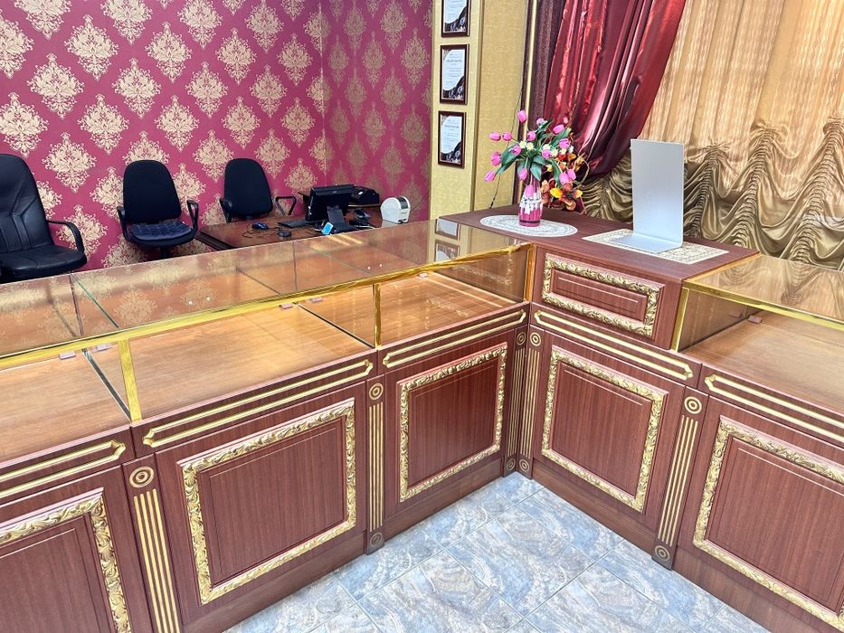 Витрины, торговое оборудование