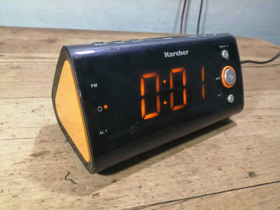 radio cu ceas si termometru digital KARCHER