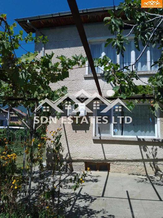 Продава монолитна къща в село Дъбово