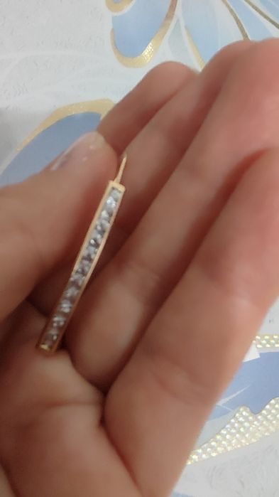 Продаю золотые серьги