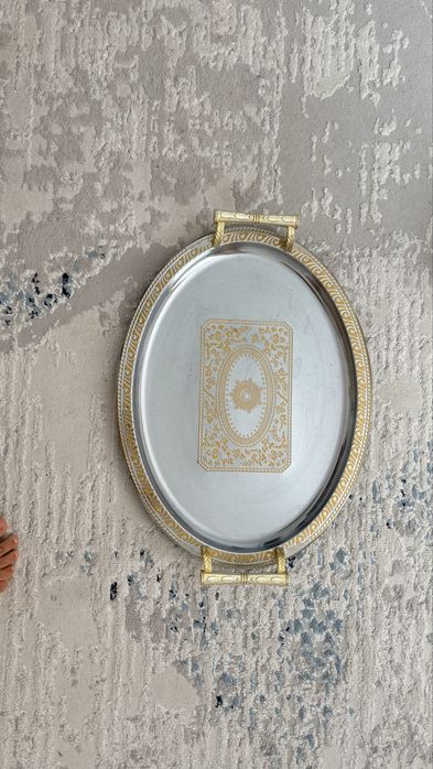 Продам металлический поднос