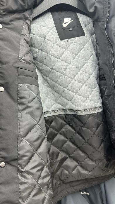 Спортивные куртки NIKE