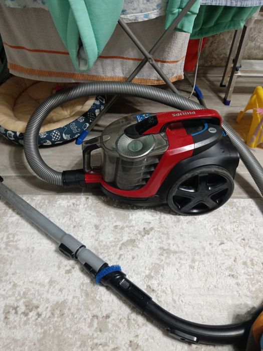 Продам на запчасти пылесос