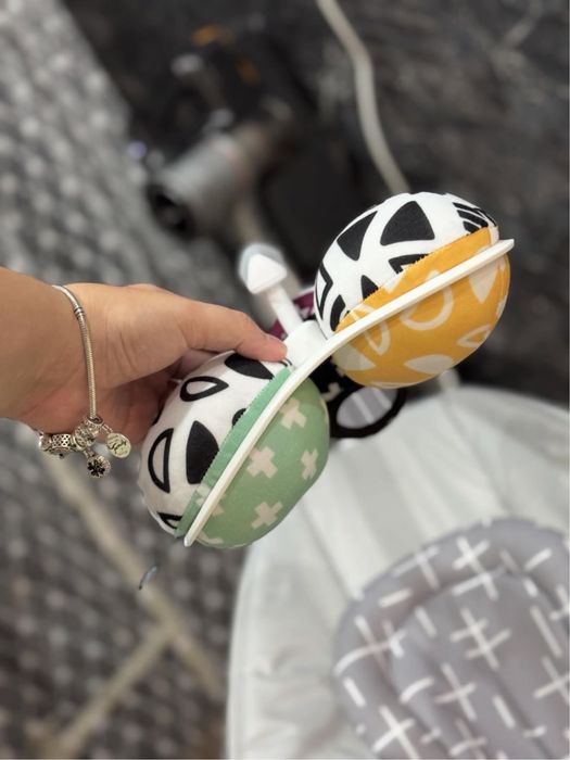 Продам качелю 4moms