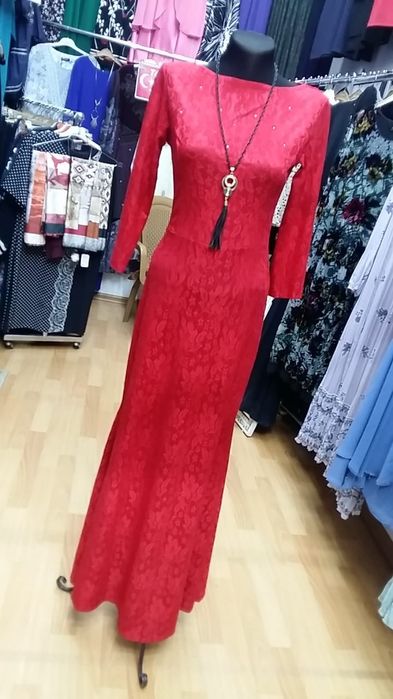 Продам вечернее гипюровое платье