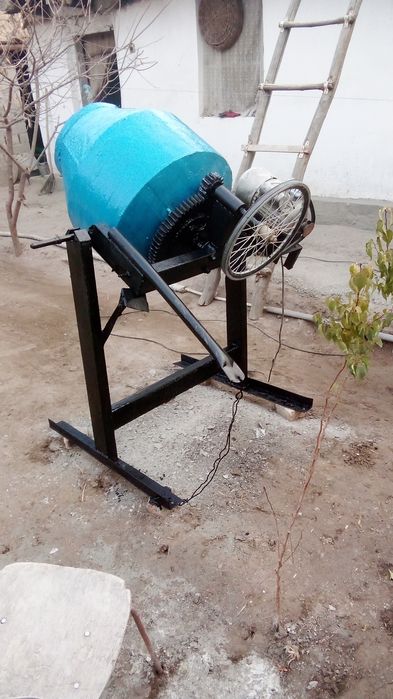 Бетонамешалка сотилади ишлаши зўр 0.25 кубали,манзил наманган,Поп.