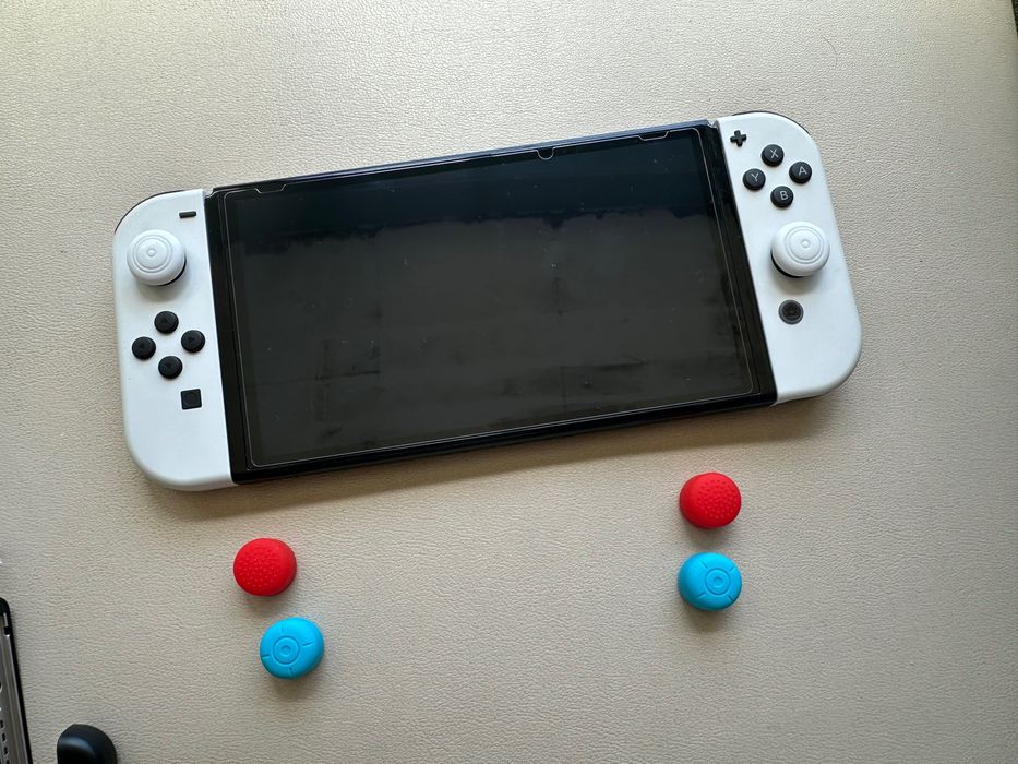 Nintendo Switch OLED alb – pachet complet + jocuri originale