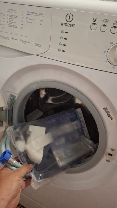 Новая стиральная машина Индезит