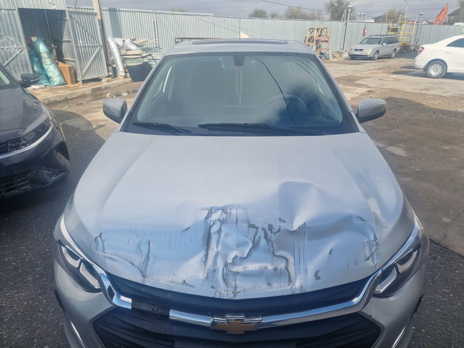 Капот оникс onix буу мятая , бампер буу задний и переднии