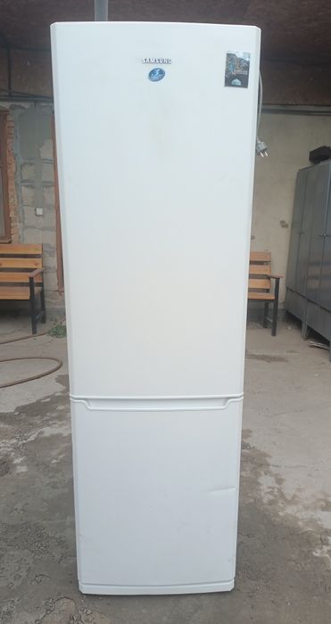 Холодильник Samsung