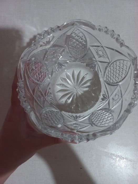 Хрустальная вазочка