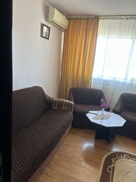 Inchiriez camera camin