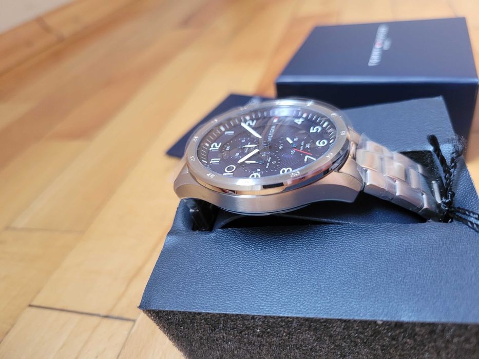 Часовник Tommy Hilfiger Axel - чисто нов, оригинал, хронограф.
