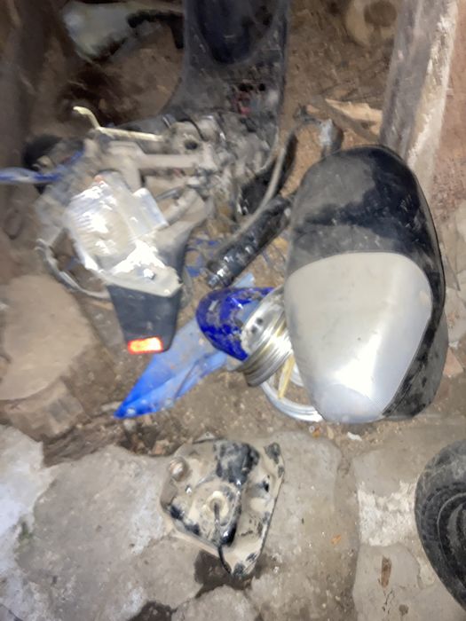 Piaggio mp3 300cc,Peugeot satelis 125,speedfight 2 v-clic на части