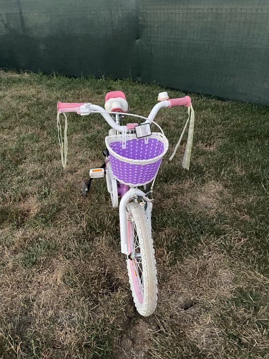 Bicicletă fetițe RoyalRider, cu roți ajutătoare și coș – ca nouă