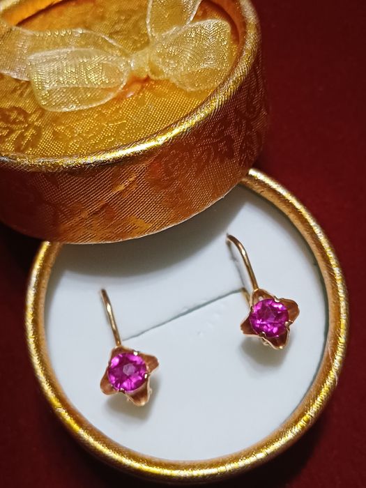 Золотые серьги 583 пробы с рубином