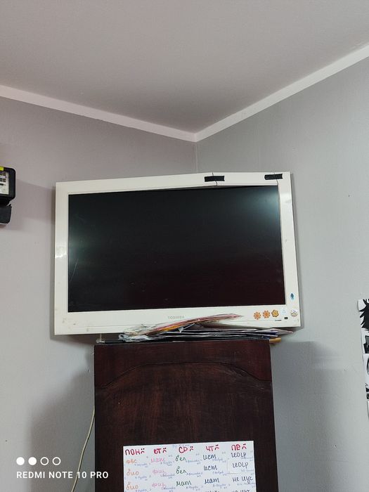 Телевизор 32" работещ