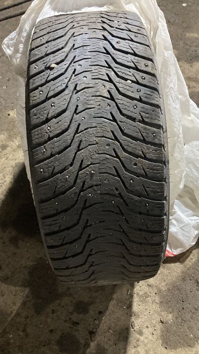 Продам зимние шины ! Шипованные