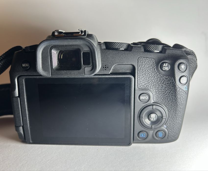 Фотоапарат Canon RP в перфектно съатояние, Много запазен