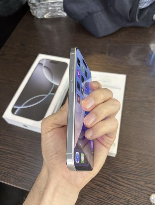 Продам Iphone 16 pro