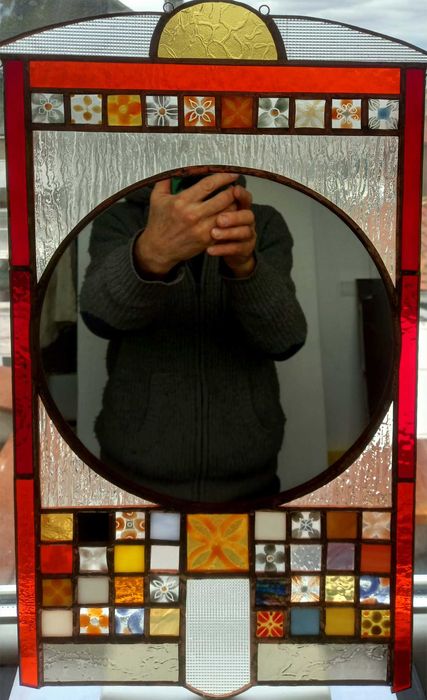 Огледало - Витраж в червено, жълто и бяло