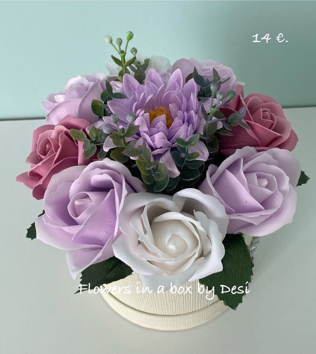 Букети в кутия, подарък за осми март