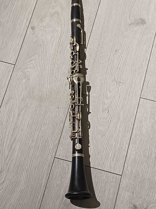 Vand clarinete pentru piese