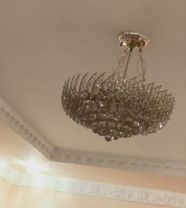 Продам люстры красивые срочно