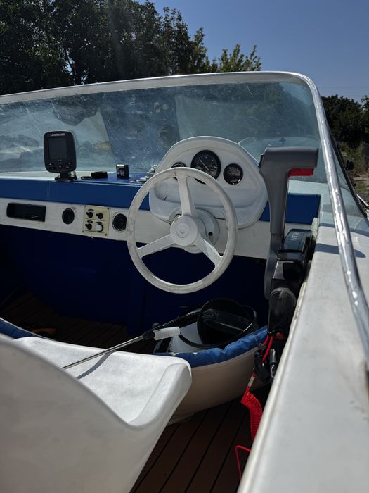 Ambarcatiune Barca  5 metrii motor yamaha 100 cai injectie