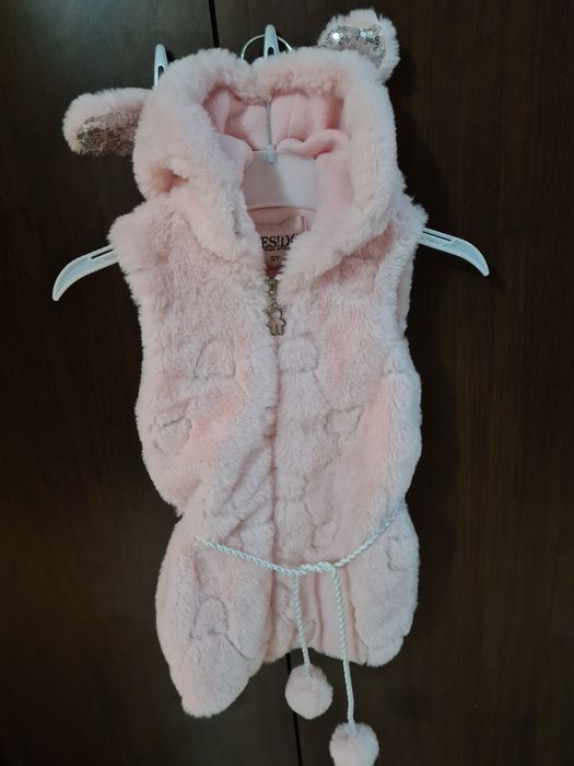 Vestuta mărime 5-6 ani impecabila