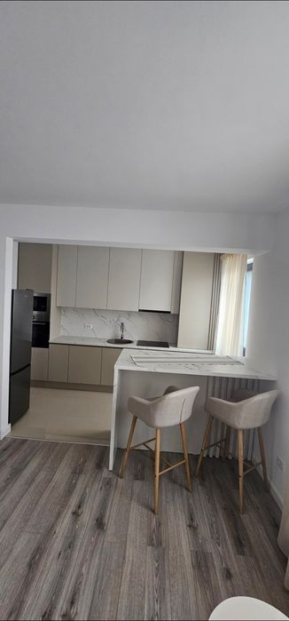 Inchiriem Apartament nou ..2 camere + parcare + boxa