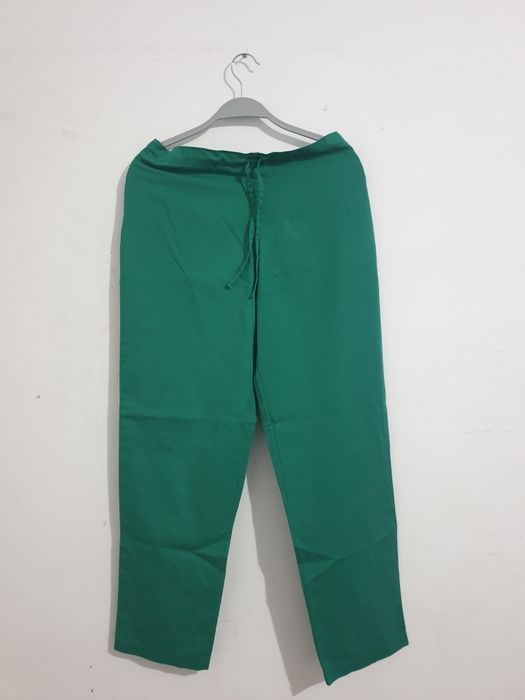 Costum medical verde