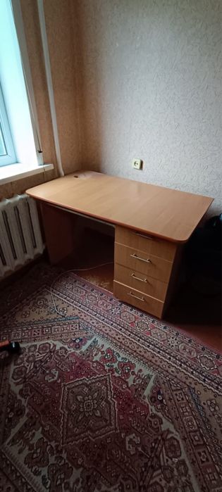 Стол в хорошем состоянии