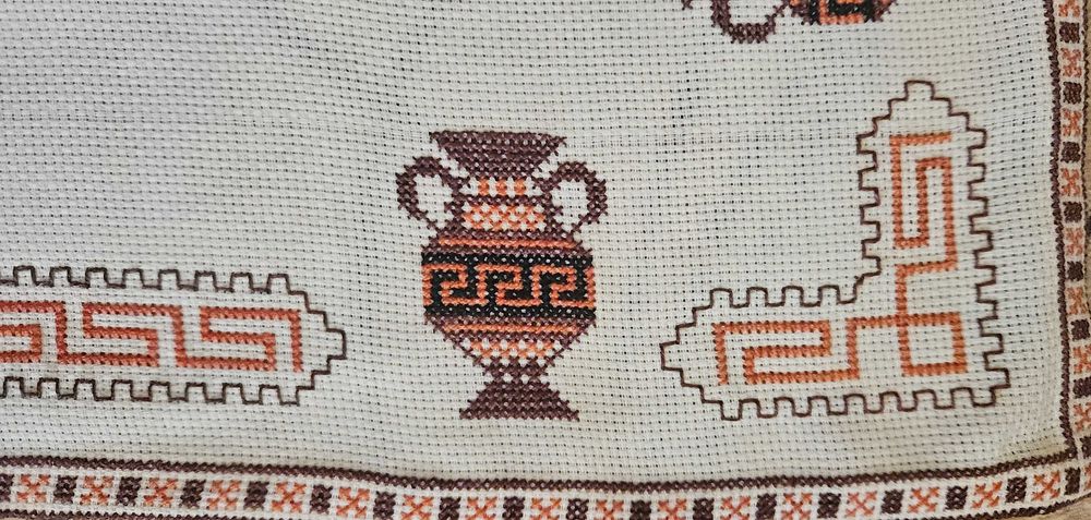 Бродирана покривка