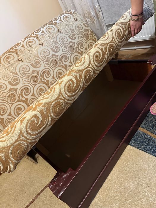 Canapea extensibilã+ spațiu depozitare